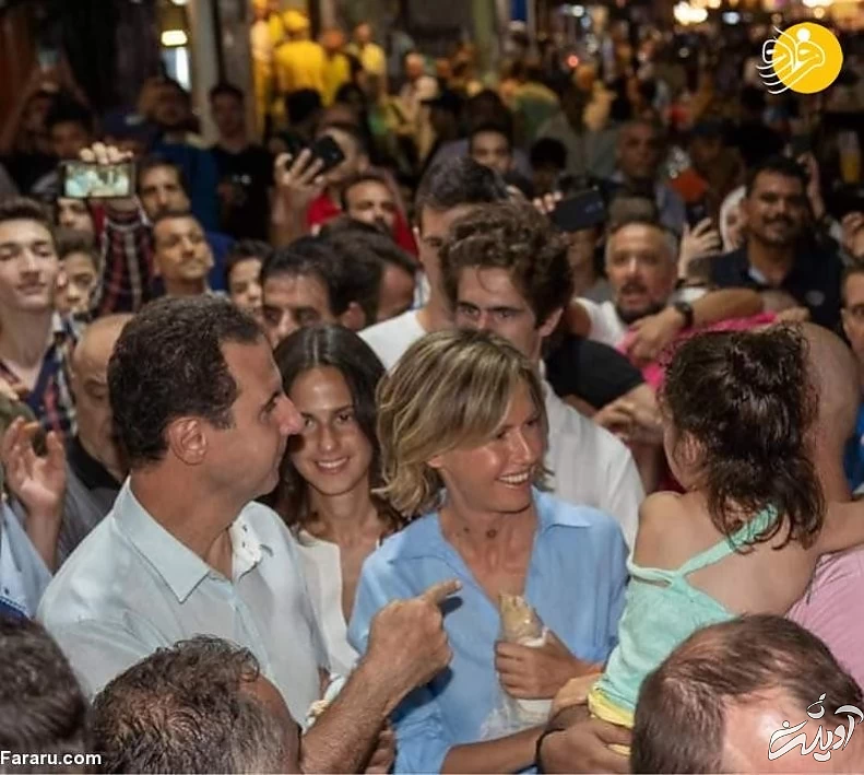 ساندویچ خوری بشار اسد و خانواده اش در خیابان‌ های دمشق/ عکس